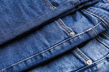 Farklı şık kot pantolon, closeup görünümü