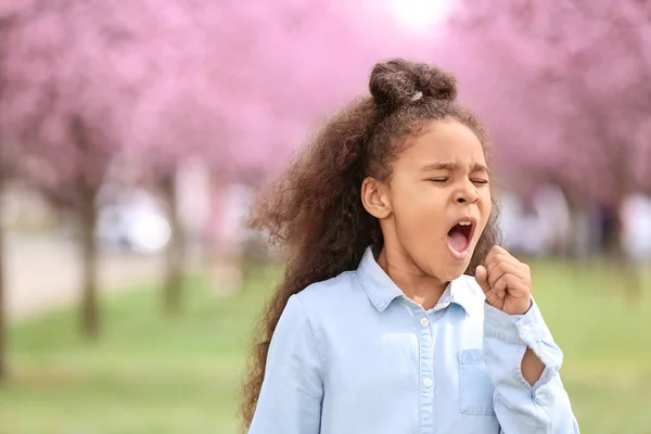 African-American girl having asthma attack outdoors on spring day — Stock Photo, Image