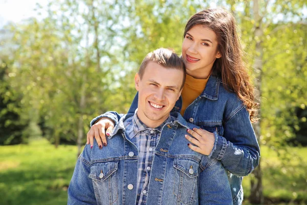 Happy young couple resting outdoors — Stock Photo, Image