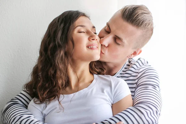 Adorable pareja amorosa descansando en casa —  Fotos de Stock