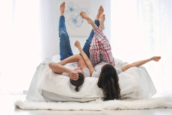 Happy loving couple lying in bed — Stock Photo, Image