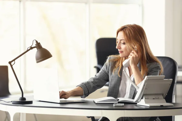 Portrait of mature businesswoman working in office — Stock Photo, Image
