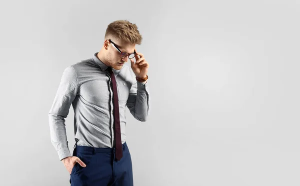 Fashionable young man on grey background — Stock Photo, Image