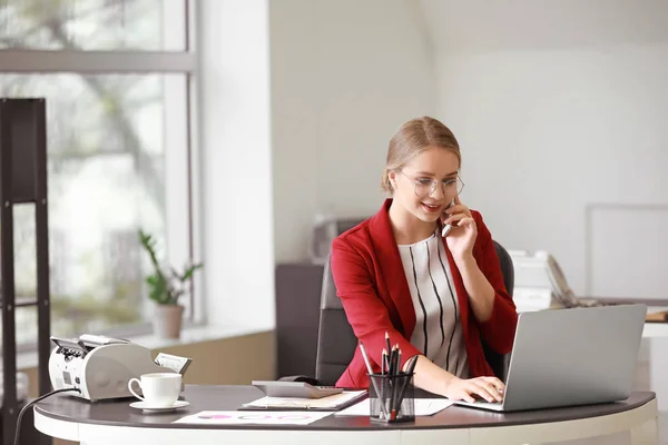 Female accountant working in office — Stock Photo, Image