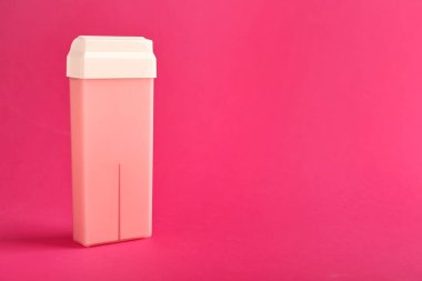 Renk arka planda saç kaldırma için balmumu ile Kartuş