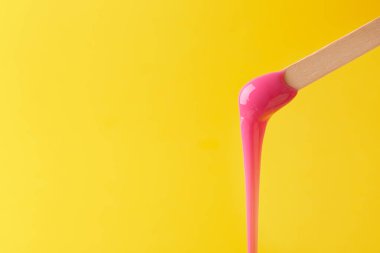 Renk arka planda şekerleme hamuru ile sopa