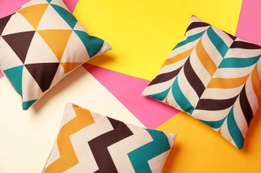 Renk arka planda yumuşak yastıklar