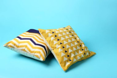 Renk arka planda yumuşak yastıklar