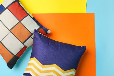 Renk arka planda yumuşak yastıklar