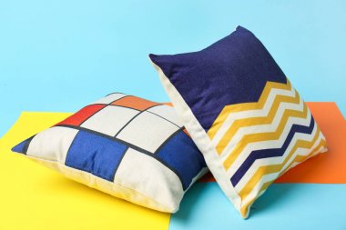 Renk arka planda yumuşak yastıklar