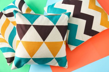 Renk arka planda yumuşak yastıklar