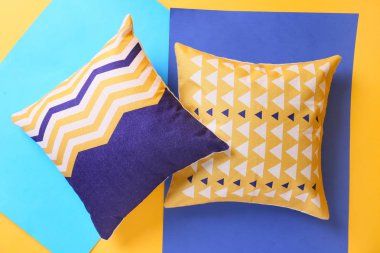 Renk arka planda yumuşak yastıklar