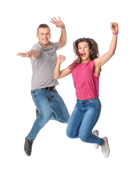 Saltando jovem casal no fundo branco — Fotografia de Stock