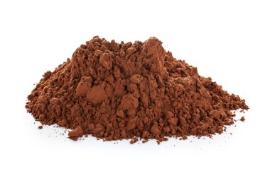 Beyaz arka planda kakao tozu yığını