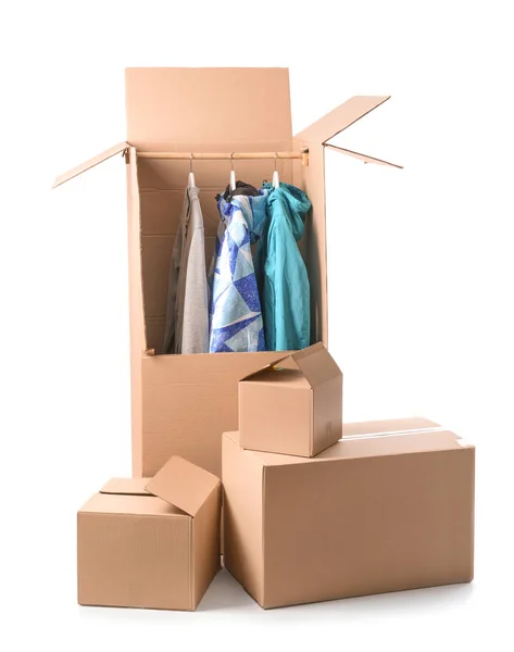 Cajas de armario con ropa sobre fondo blanco —  Fotos de Stock