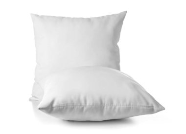 Beyaz arkaplanda yumuşak yastıklar