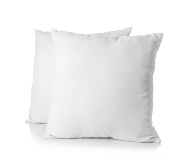 Beyaz arkaplanda yumuşak yastıklar