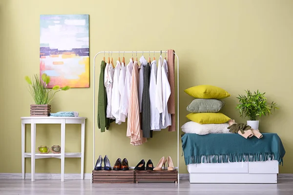 Elegante interno di spogliatoio femminile — Foto Stock