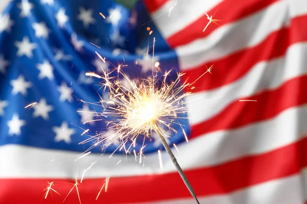 Vlajka sparklera proti USA. Svátek nezávislosti — Stock fotografie