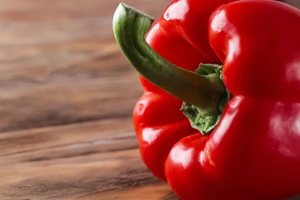 Pimenta vermelha madura na mesa, close-up — Fotografia de Stock