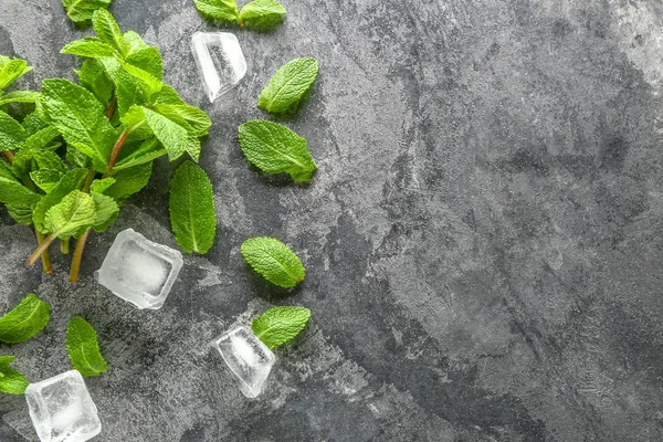 Ice cubes and fresh mint on grey background — Stock Photo, Image