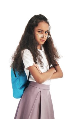 Beyaz arka planda Hoşnutsuz Afrikalı-Amerikalı kız öğrenci