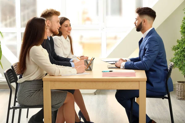 Human resources commission interviewing man in office — Stock Photo, Image