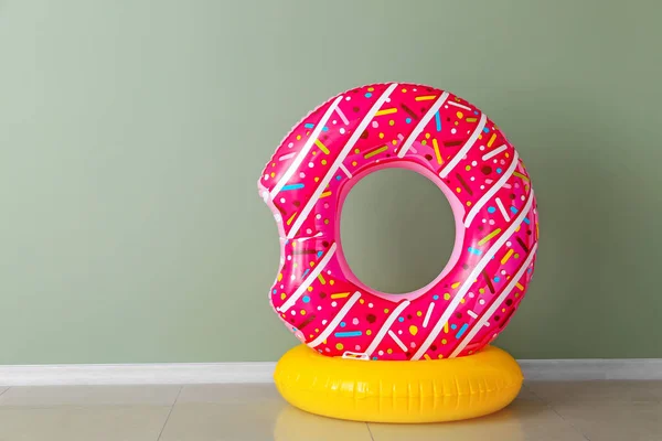 Inflatable rings near color wall — Stock Photo, Image