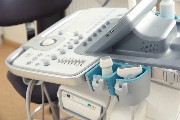 Modern ultrasound equipment in clinic — Stock Photo, Image