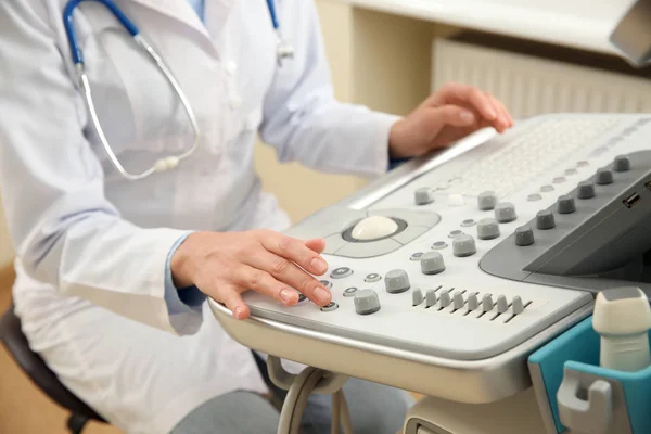 Female ultrasonographer working in modern clinic — Stock Photo, Image