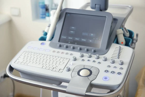 Modern ultrasound equipment in clinic — Stock Photo, Image