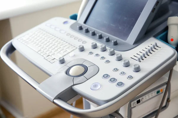 Modern ultrasound equipment in clinic — Stock Photo, Image