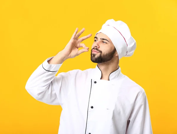 Handsome male chef on color background — Stock Photo, Image