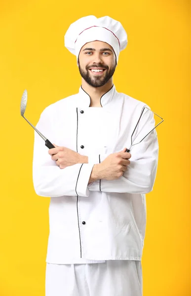 Handsome male chef on color background — Stock Photo, Image