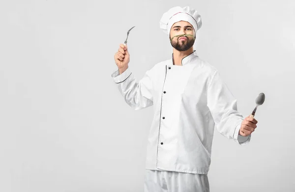 Chef masculino divertido sobre fondo blanco — Foto de Stock