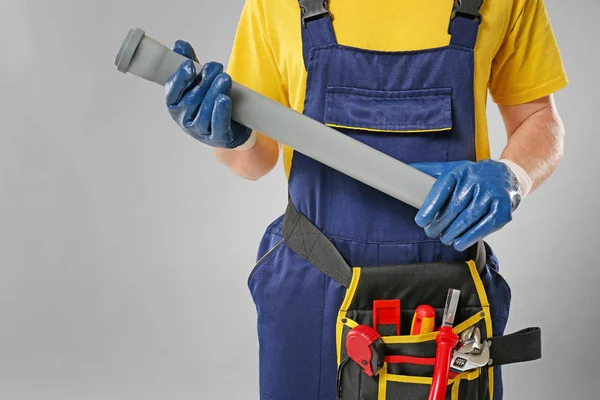 Plumber on grey background, closeup — Stock Photo, Image