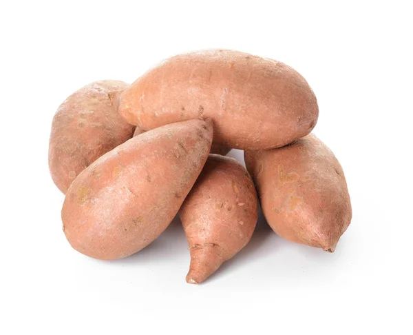 Batatas doces frescas no fundo branco — Fotografia de Stock