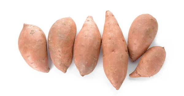 Cartofi dulci proaspeți pe fundal alb — Fotografie, imagine de stoc
