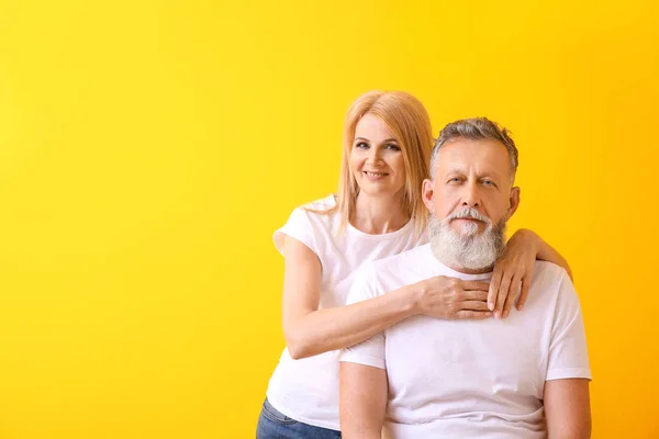 Beautiful elderly couple on color background — Stock Photo, Image