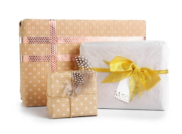 Hermosas cajas de regalo sobre fondo blanco — Foto de Stock