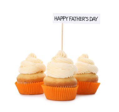Beyaz arka planda baba günü için lezzetli cupcakes