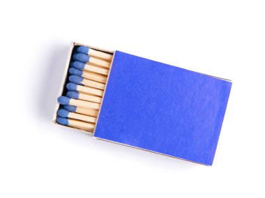 Beyaz arkaplanda kibrit kutusu