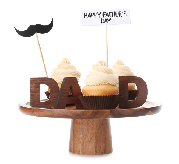 Стенд с вкусными кексами на День отца на белом фоне — стоковое фото