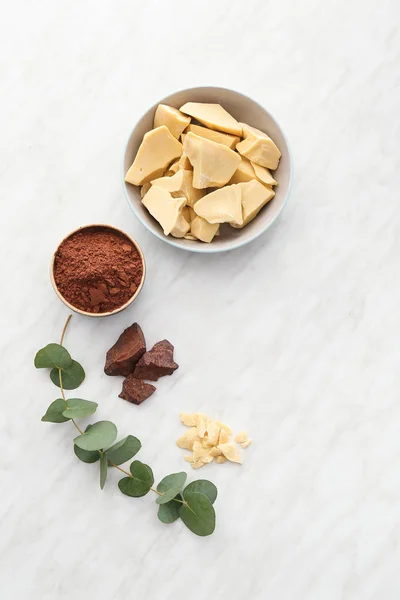 Composition with cocoa butter, powder and chocolate on light background — Stock Photo, Image