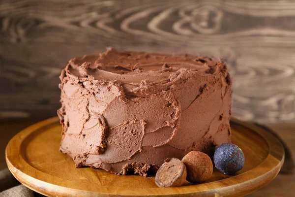 Chutný čokoládový dort na stojánek — Stock fotografie