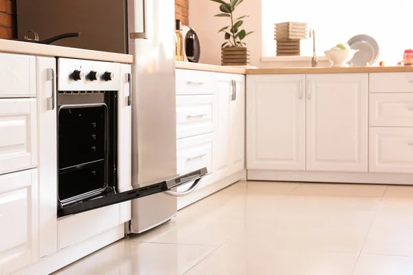 Interieur keuken met moderne oven — Stockfoto