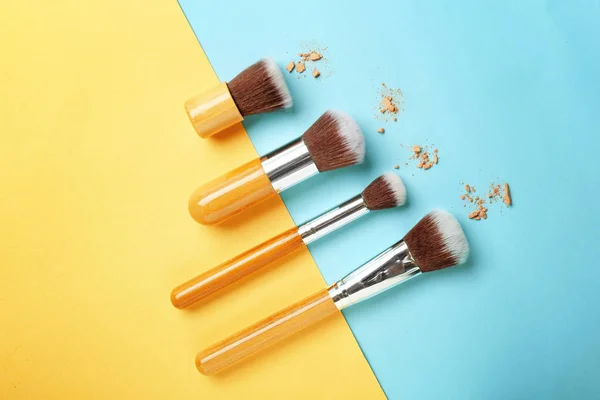 Set of makeup brushes on color background — Stock Photo, Image