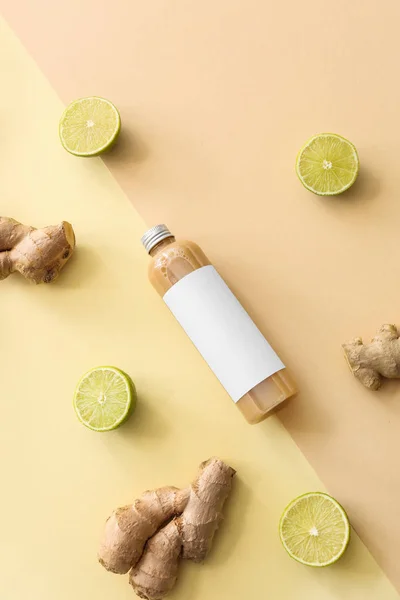 Bottle of shampoo, ginger and lime on color background — Stock Photo, Image