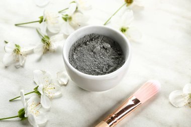 Işık arka planda kase kozmetik kil