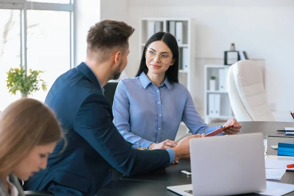 Team of business people during meeting in office — Stock Photo, Image